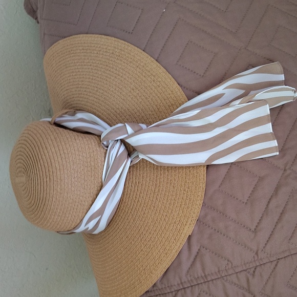 Summer cute White Sun Hat with Wide Brim - Picture 2 of 3